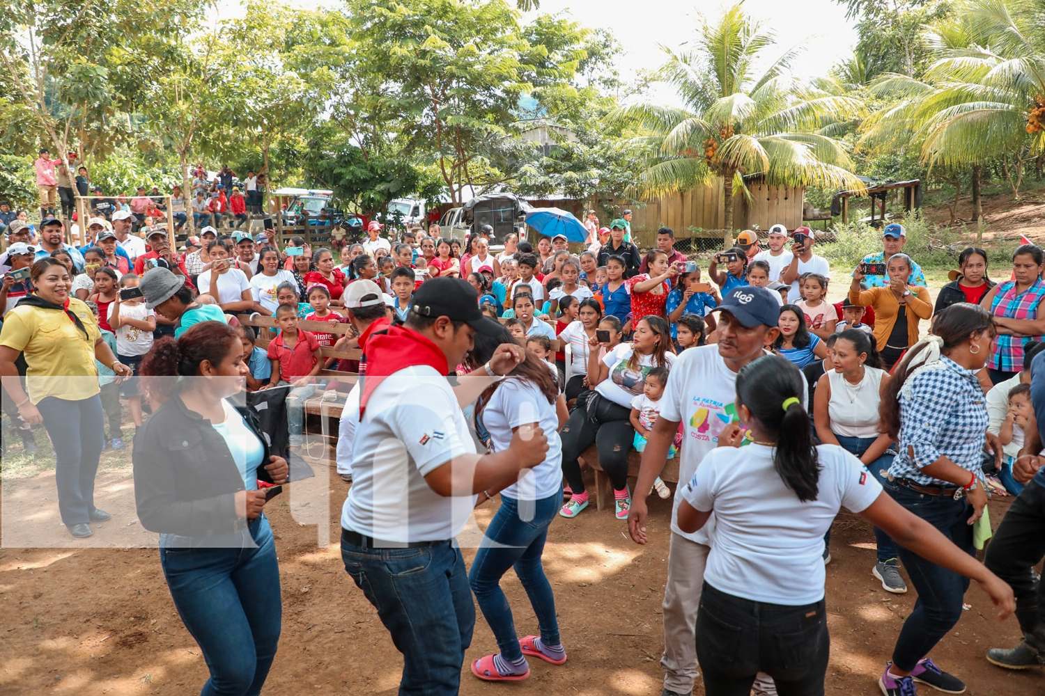 Foto: Productores de San Isidro agradecen al Gobierno por facilitar el transporte agrícola con 8 km de caminos nuevos./TN8