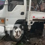 Foto: Camión sin frenos choca contra una vivienda en Las Canoas, Juigalpa. ¡De milagro no hubo heridos! Autoridades investigan la causa./TN8