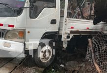 Foto: Camión sin frenos choca contra una vivienda en Las Canoas, Juigalpa. ¡De milagro no hubo heridos! Autoridades investigan la causa./TN8