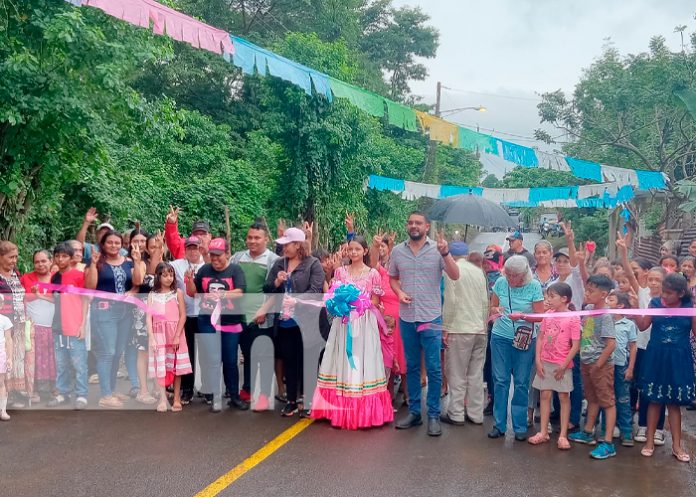 Foto: en el Distrito VII de Managua, recibieron de la municipalidad cinco calles pavimentadas/TN8