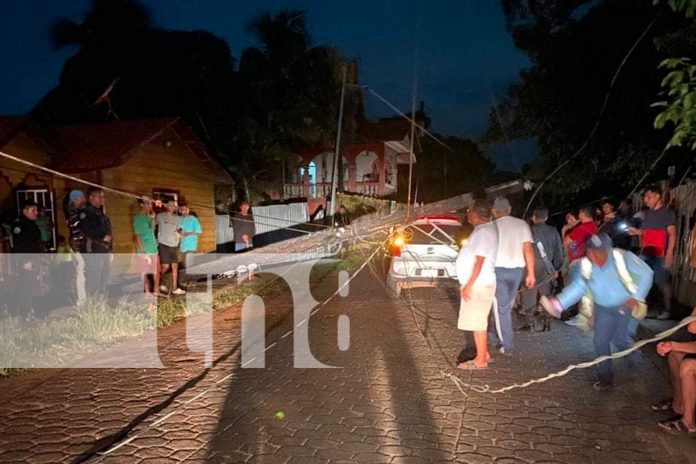 Foto: Bilwi quedó a oscuras luego de que un camión derribara tres postes eléctricos /Tn8