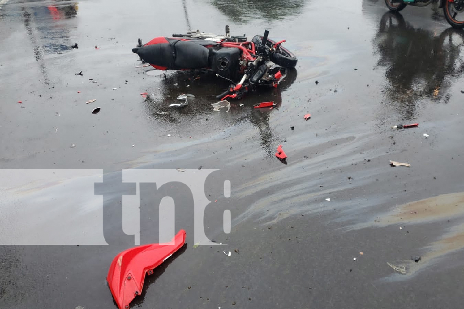 Foto: Conductor se pasa la roja y dejo grave a un motociclista en carretera a Masaya / TN8