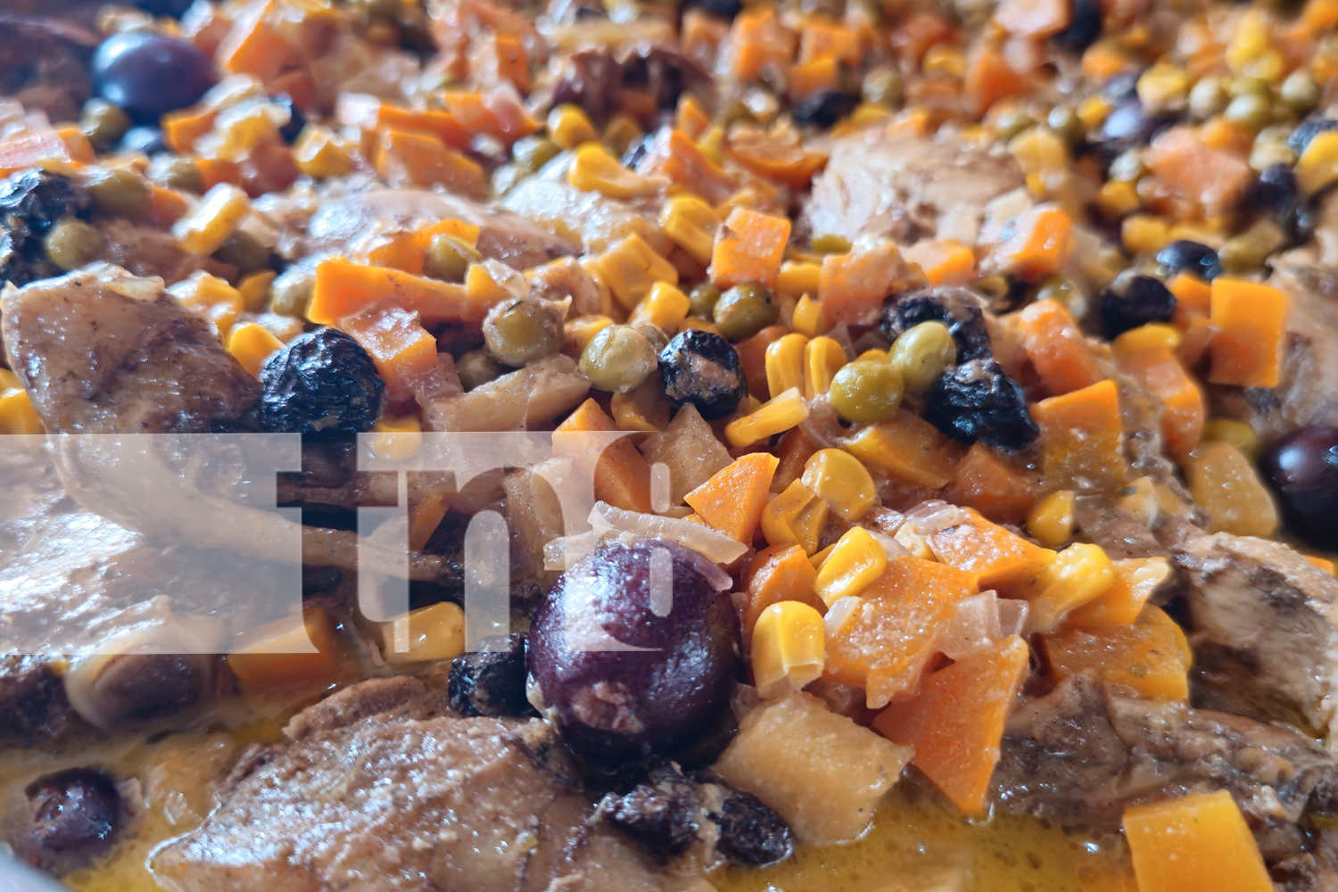 Foto: ¡Tradición caribeña en cada bocado! El GRACCN celebró el Club de Cocina Paso a Paso con el delicioso Pollo en Salsa de Coco Navideño./TN8