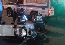 Foto: Grave accidente en los semáforos del Parque de Feria, Managua: motociclista resulta seriamente lesionado tras invasión de carril./TN8