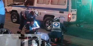 Foto: Grave accidente en los semáforos del Parque de Feria, Managua: motociclista resulta seriamente lesionado tras invasión de carril./TN8