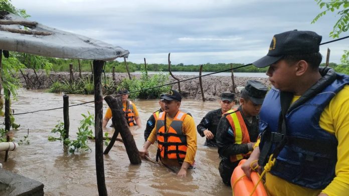 Foto: El Gobierno de Honduras habilita albergues y construye puente para zonas afectadas por inundaciones