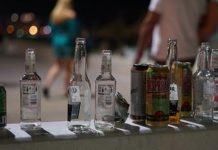 Foto: Laos investiga caso de envenenamiento por alcohol en fiesta turística / Cortesía