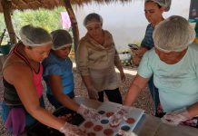 Foto: INPESCA impartieron taller en elaboración de tortas/Cortesía