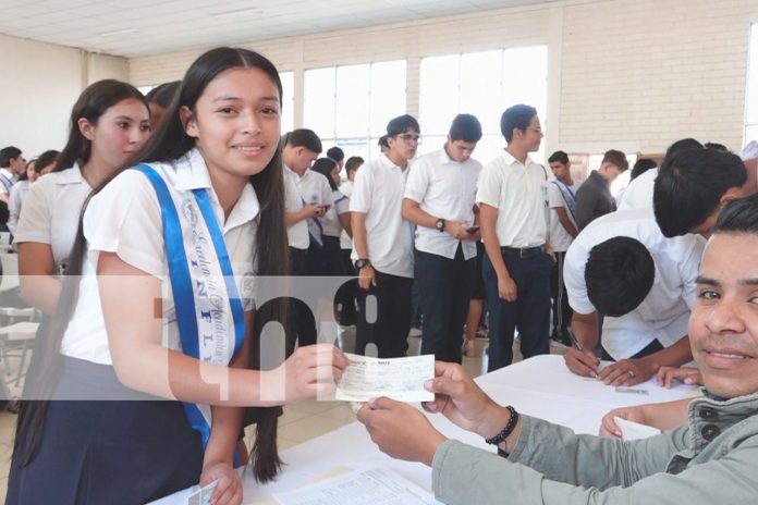 Foto: estudiantes fueron beneficiados con el bono de Bachillerato en Estelí/TN8