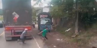 Foto: A fajazos reprenden a menores que iban colgados de una rastra en Carretera Norte/TN8