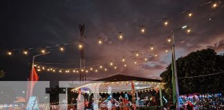 Foto: Encendido de luces navideñas en el parque municipal Rubén Darío de Bilwi/TN8