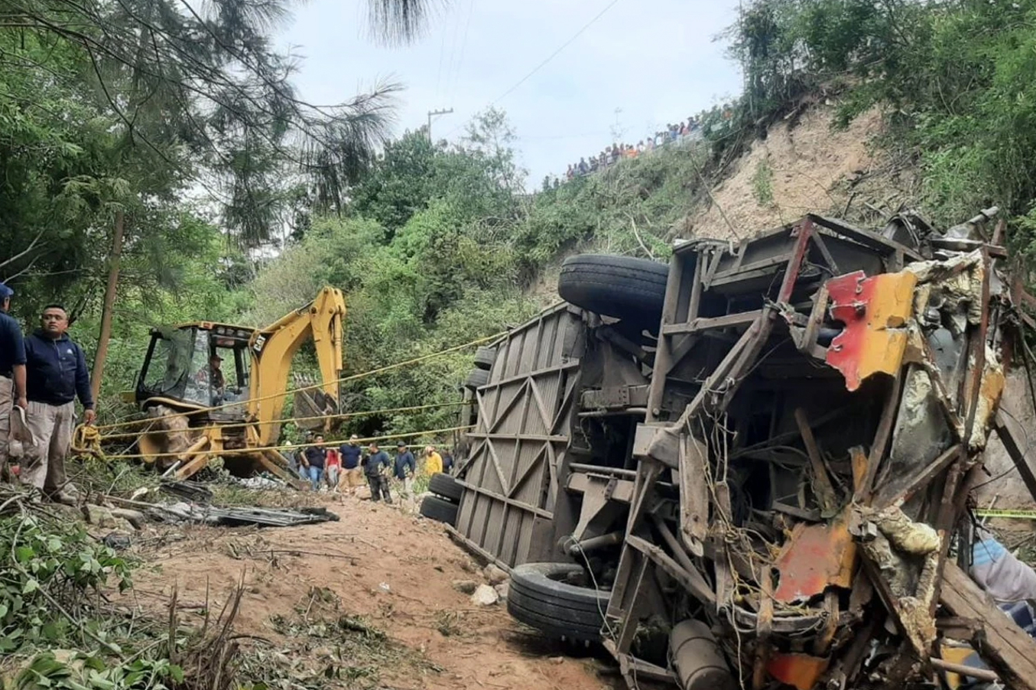 Foto: Al menos 18 muertos tras volcar un autobús en Brasil /Cortesía