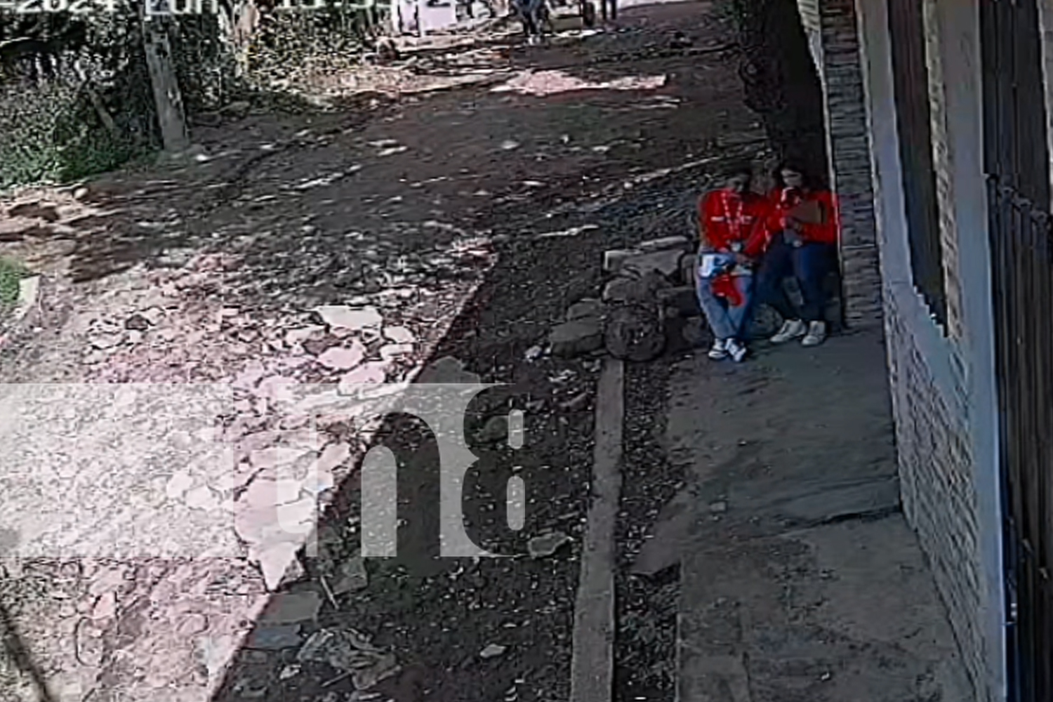 Foto: Dos mujeres fueron víctimas de un robo con violencia en el barrio Francisco Salazar, Managua. Las cámaras de seguridad los captaron/TN8