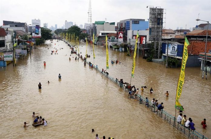 Foto: Inundaciones en Indonesia dejan al menos 20 muertos