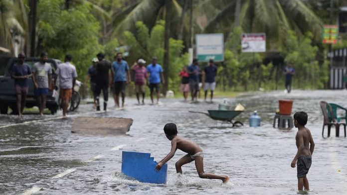 Foto: Tormenta Fengal deja 12 muertos, entre ellos 6 niños, en Sri Lanka