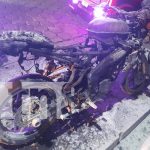 Foto: Motociclista se salva de morir calcinado tras el incendio de su vehículo en Ticuantepe/TN8