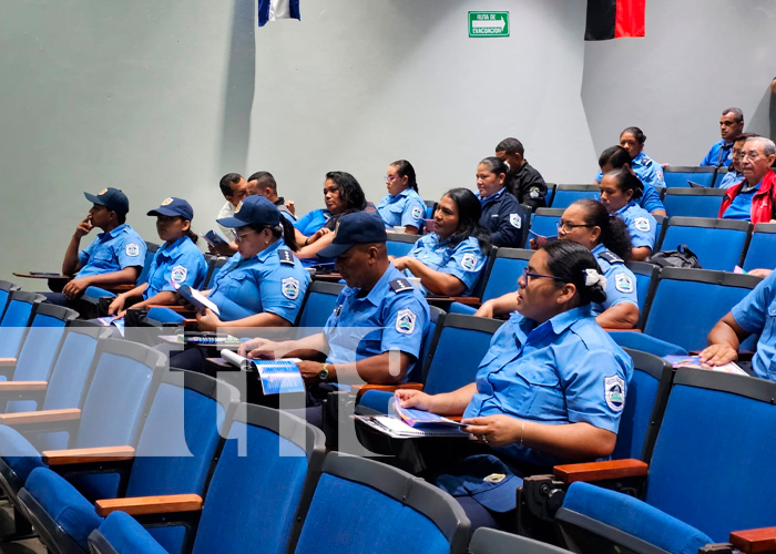 Foto: capacitación y presentación de la cartilla titulada "Familia, Esperanza, Seguridad y Paz/TN8