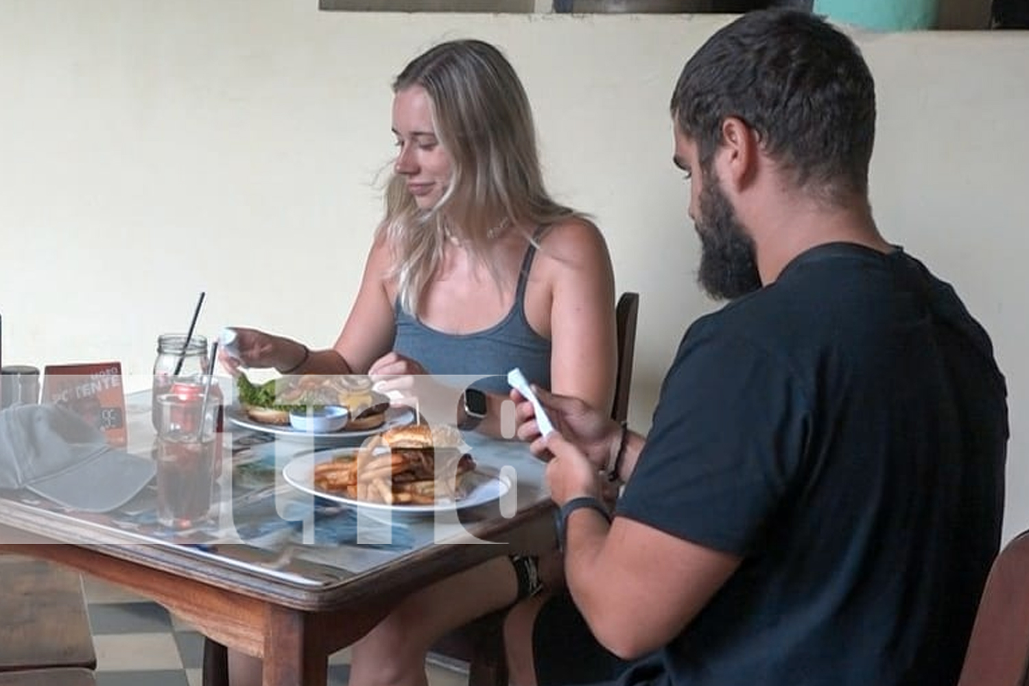 Foto: Si eres fanático del metal y el rock, la Frontera en Granada es tu lugar. Comida deliciosa, buena música y un ambiente único/TN8