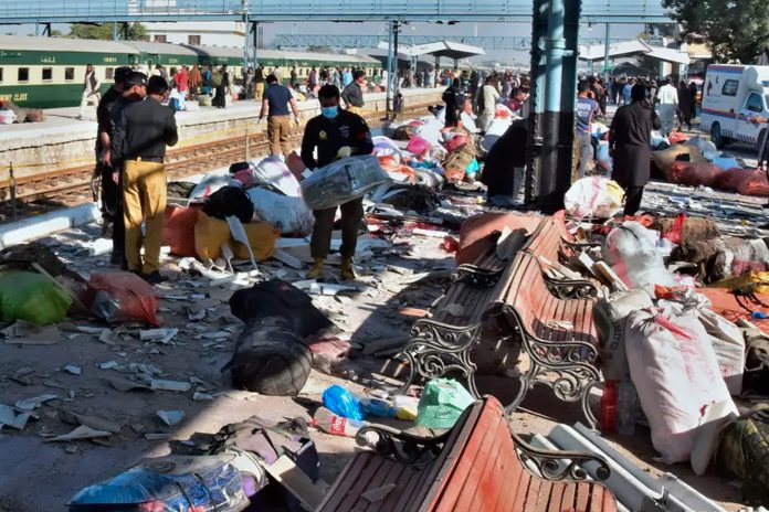 Foto: fuerte explosión en una estación de tren de la ciudad de Pakistán/Cortesía