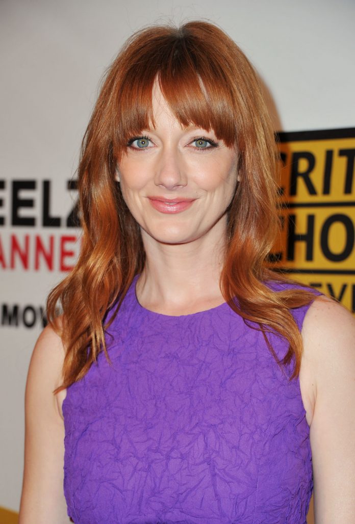 Foto: Judy Greer confiesa haber robado una taza del set de Si yo tuviera 30