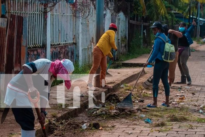 Foto: La Alcaldía de Puerto Cabezas lidera una jornada de limpieza masiva para combatir la basura y mejorar la salubridad en Bilwi/TN8