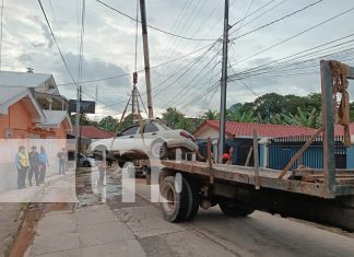 Foto: Bluefields toma acción contra el caos vial: vehículos abandonados son removidos para garantizar seguridad y orden en las calles/TN8