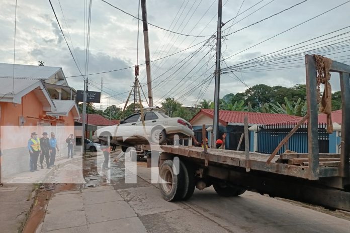 Foto: Bluefields toma acción contra el caos vial: vehículos abandonados son removidos para garantizar seguridad y orden en las calles/TN8