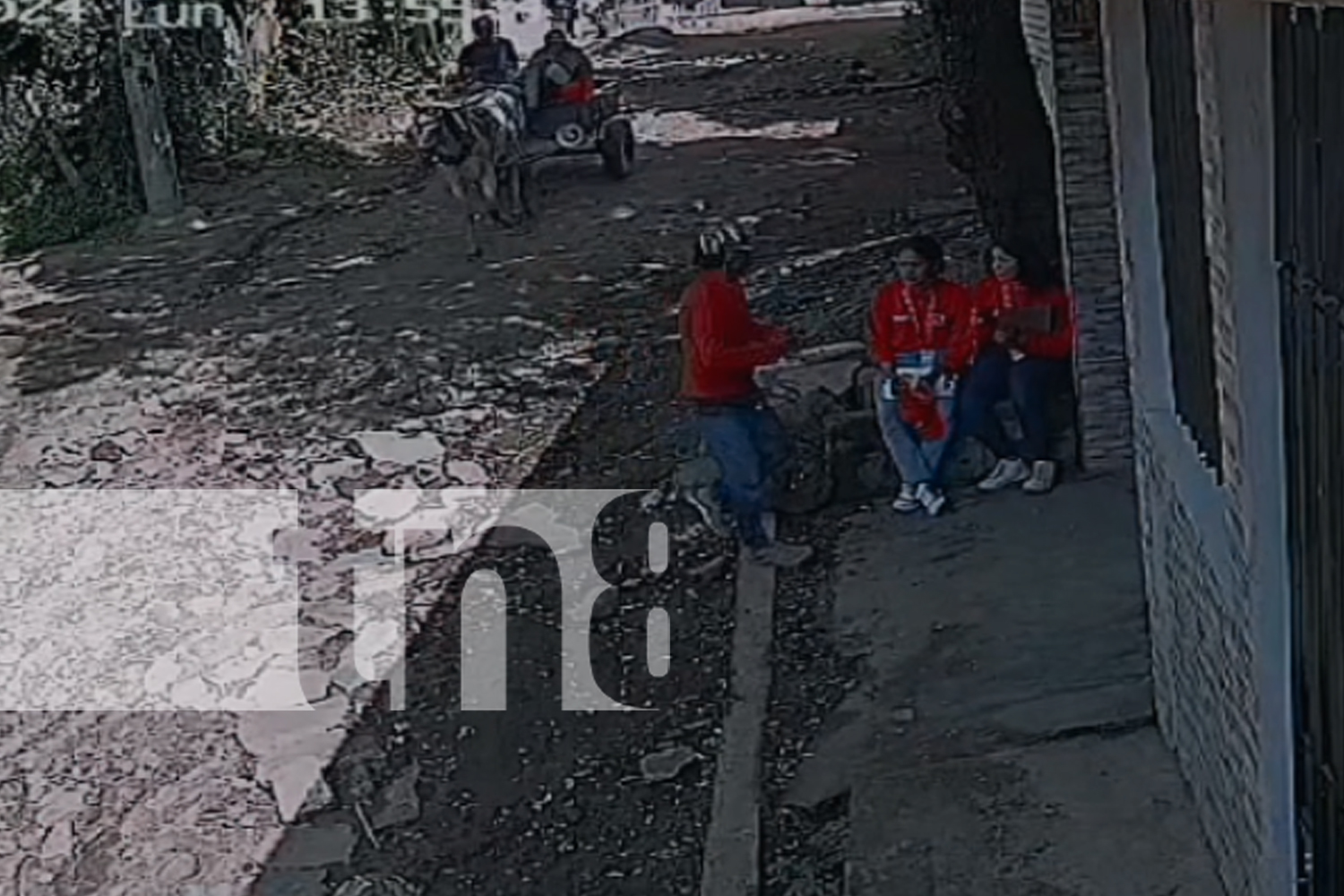 Foto: Dos mujeres fueron víctimas de un robo con violencia en el barrio Francisco Salazar, Managua. Las cámaras de seguridad los captaron/TN8