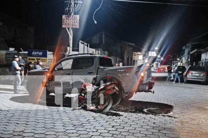 Foto: Impactante accidente en Jinotega: Un motociclista resulta herido tras chocar con una camioneta. Autoridades investigan las causas. /TN8