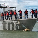 Foto: Bluefields rinde homenaje a los marinos que partieron en el cumplimiento del deber, con ofrendas y condecoraciones./TN8