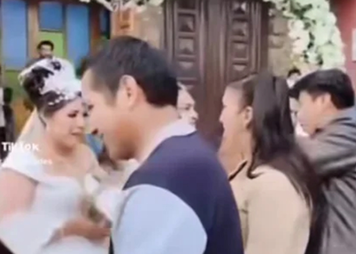 Foto: Beso inesperado en boda /cortesía 