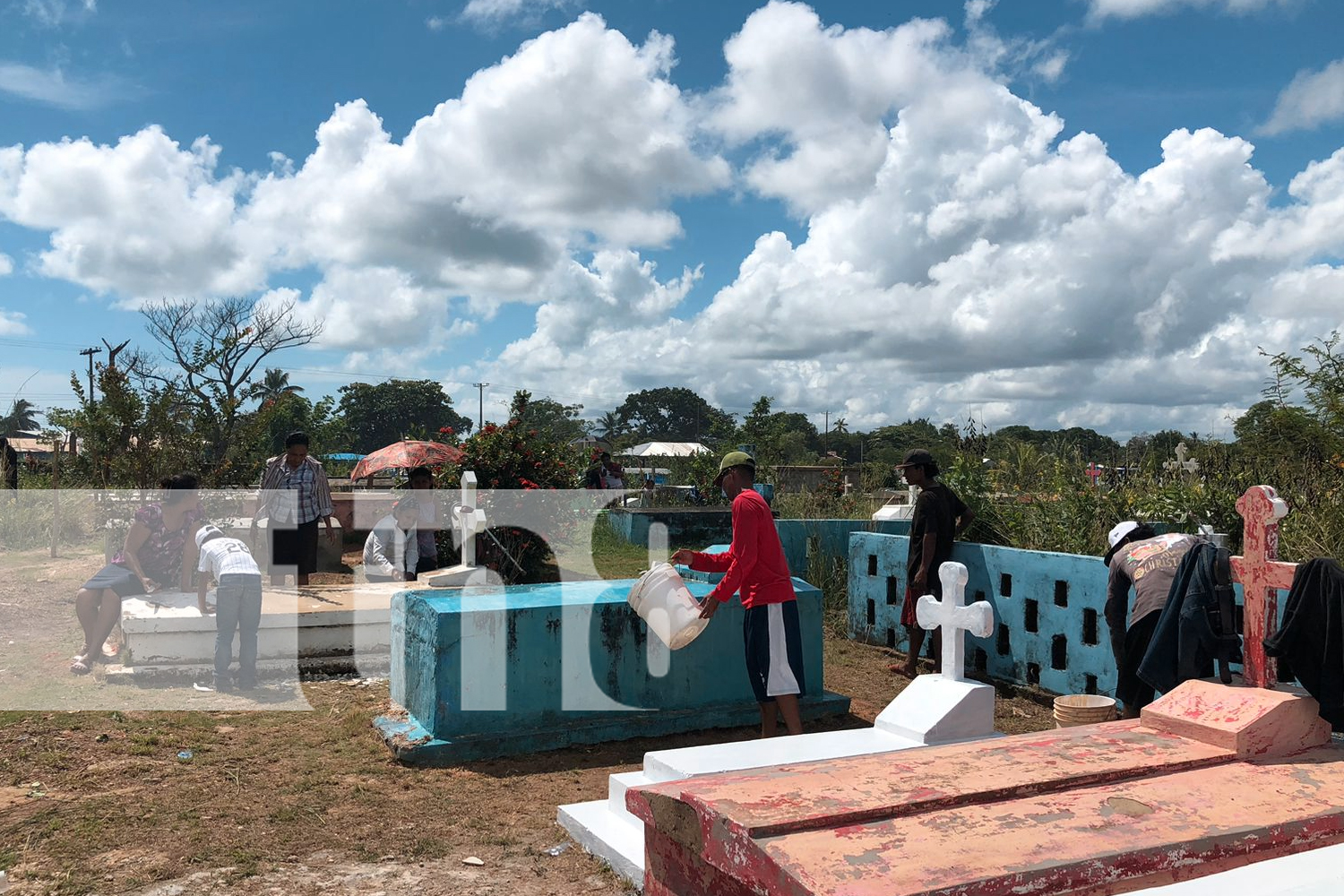 Foto: Cementerios de Nicaragua se visten de color y tradición en el día de los fieles difuntos/TN8