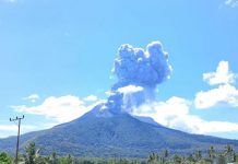 Foto: La erupción de un volcán en Indonesia deja 10 muertos y causa evacuaciones