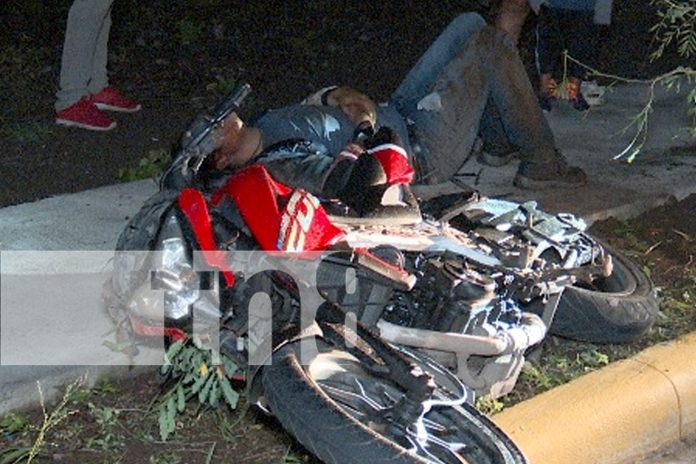 Foto: Motociclista grave en hospital tras ser atropellado intencionadamente por un camión en Managua. La policía sigue las investigaciones../TN8