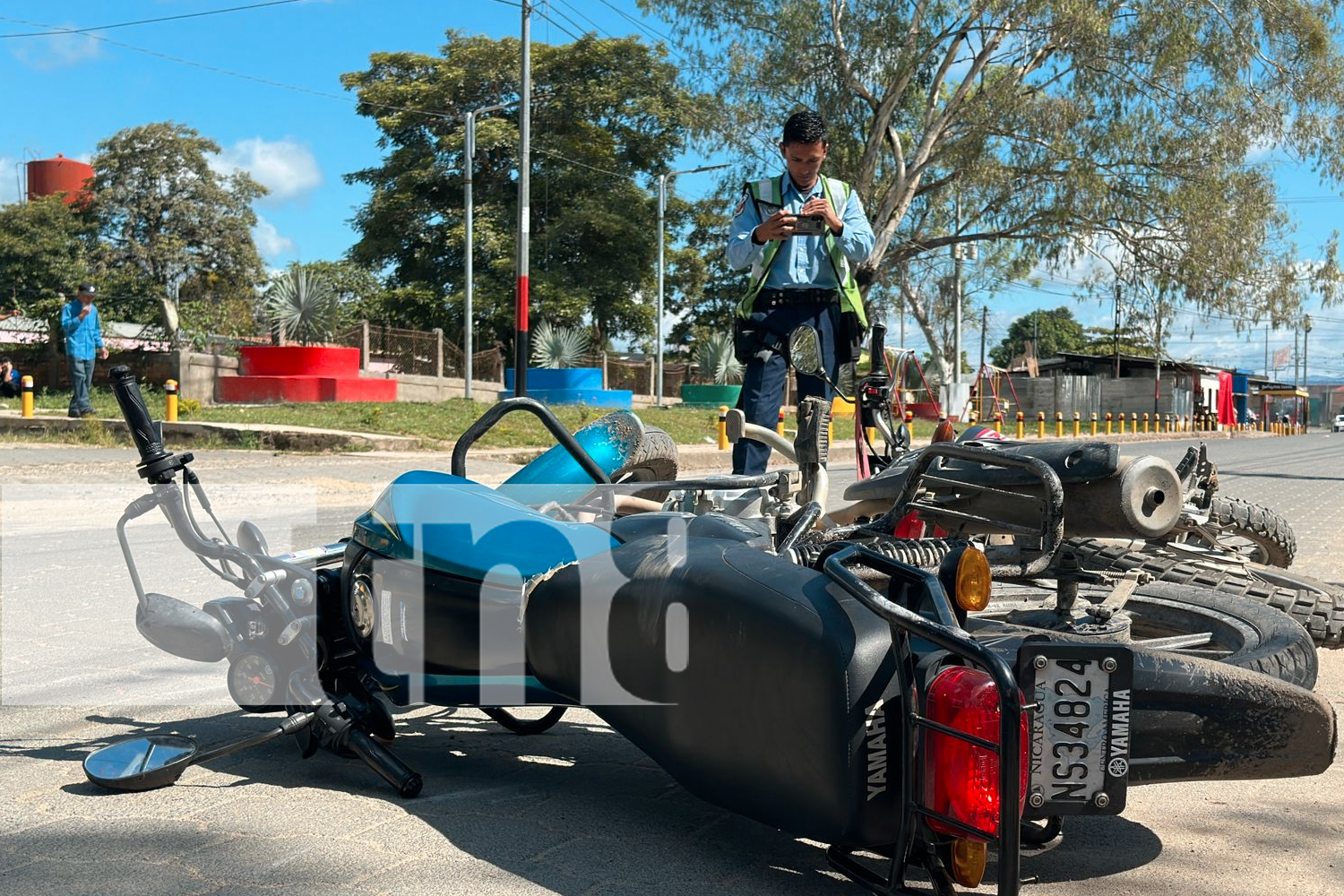 Foto:  motociclistas chocan en Jalapa:  varios herido y daños materiales. Testigos señalan que el responsable no guardó su distancia./TN8