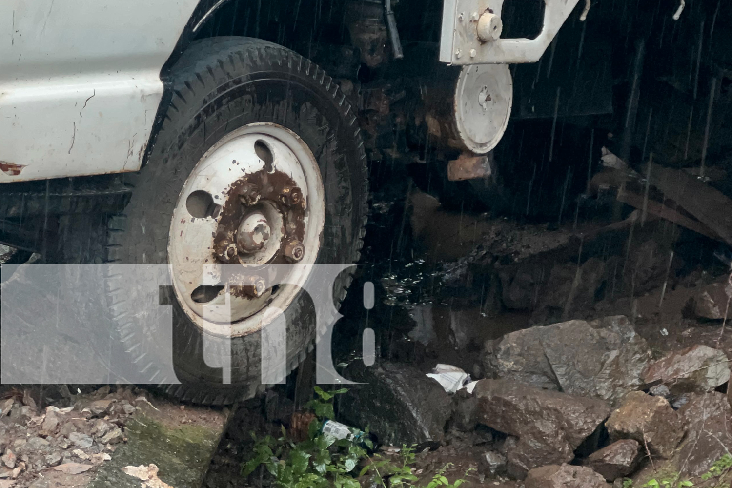 Foto: Camión sin frenos choca contra una vivienda en Las Canoas, Juigalpa. ¡De milagro no hubo heridos! Autoridades investigan la causa./TN8