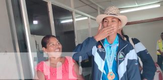 Foto: Bilwi recibe con alegría a Diran Hernández, campeón del atletismo inclusivo en Panamá. ¡Un orgullo que trasciende fronteras! / TN8