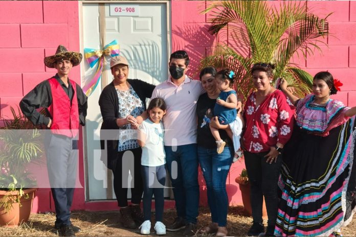 Foto: Miles de familias beneficiadas por entrega de viviendas en la Urbanización Caminos del Río, Managua/ TN8