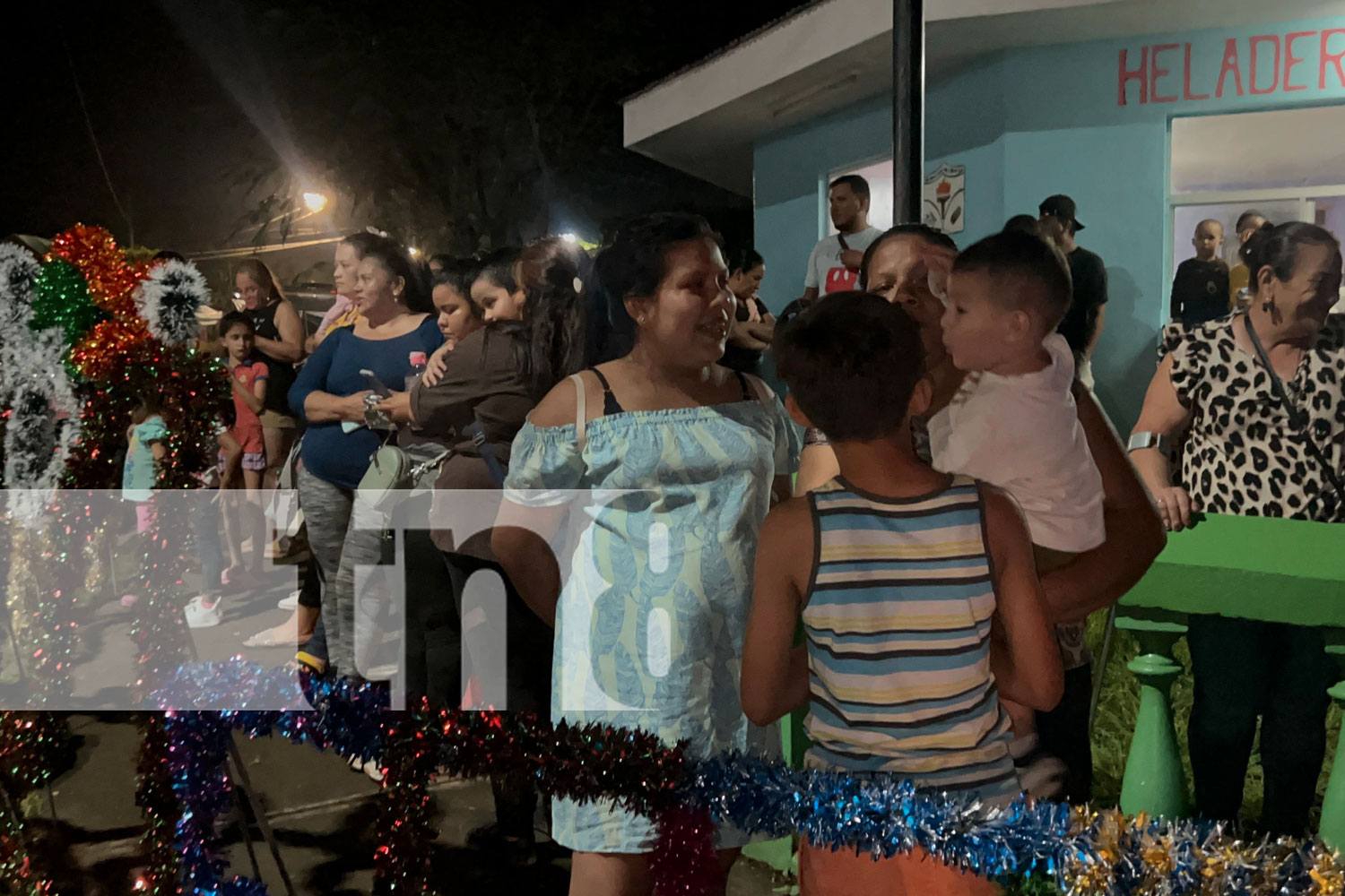 Foto: La Libertad celebra la Navidad con luces, música y tradición. Encendido del árbol y caminata llenaron de alegría el municipio. /TN8