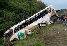 Foto: Al menos 18 muertos tras volcar un autobús en Brasil /Cortesía