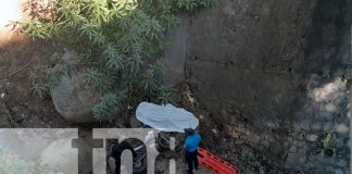 Foto: Tragedia en San Fernando: Luis Manuel Ortiz, de 41 años, pierde la vida tras salir de la vía y derrapar bajo el puente Alalí/TN8