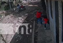 Foto: Dos mujeres fueron víctimas de un robo con violencia en el barrio Francisco Salazar, Managua. Las cámaras de seguridad los captaron/TN8