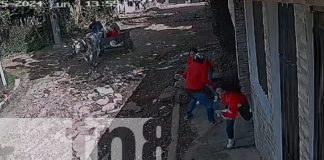 Foto: Dos mujeres fueron víctimas de un robo con violencia en el barrio Francisco Salazar, Managua. Las cámaras de seguridad los captaron/TN8