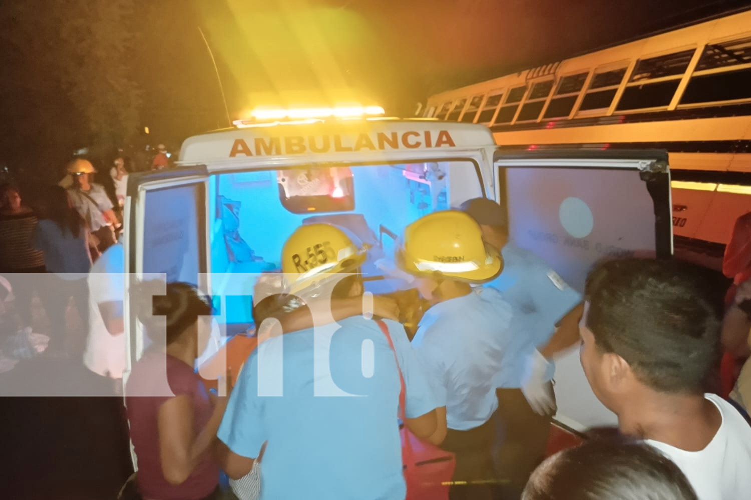 Foto: Bus se estrella contra poste en ruta Rivas-Cárdenas; 10 pasajeros heridos/TN8