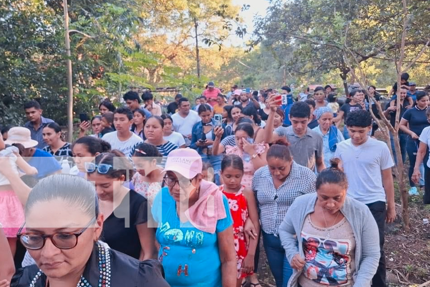 Foto: Chinandega de luto: Familiares despiden a una adolescente asesinada por su tío en El Viejo. La Policía Nacional ya tiene al responsable./TN8