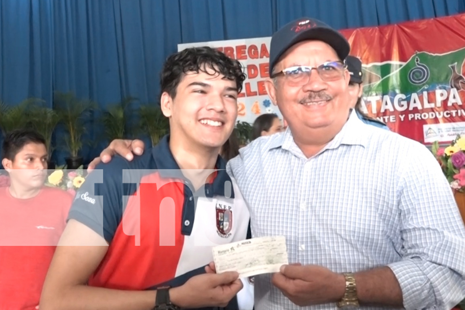 Foto:  Más de 300 bachilleres reciben bono complementario en Ometepe. Un apoyo económico de 3,000 córdobas para su ceremonia de promoción/(TN8