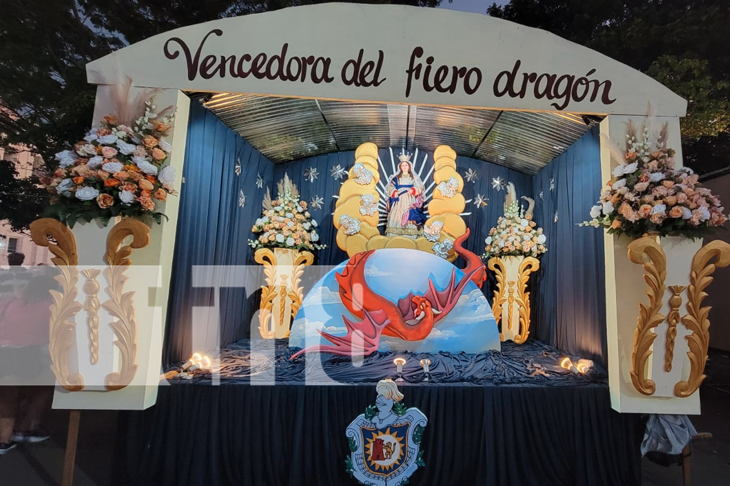 Foto: Inauguran coloridos altares dedicados a la Purísima en la Plaza Central de León/TN8