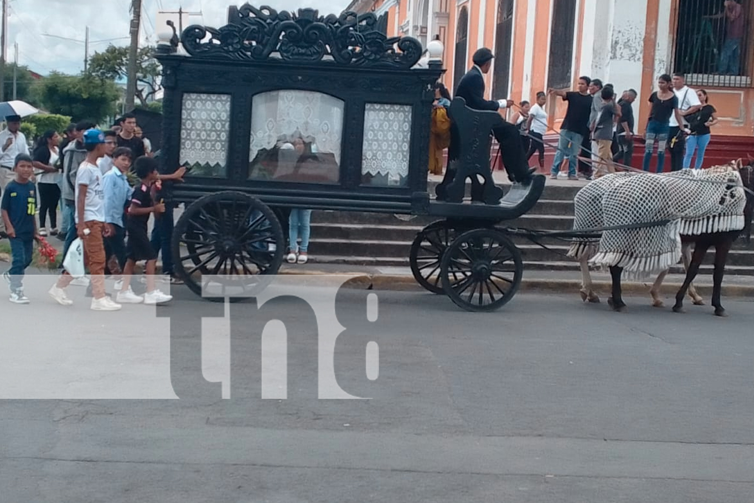 Foto; Despedida entre lágrimas a joven víctima de trágico ataque en Granada/TN8