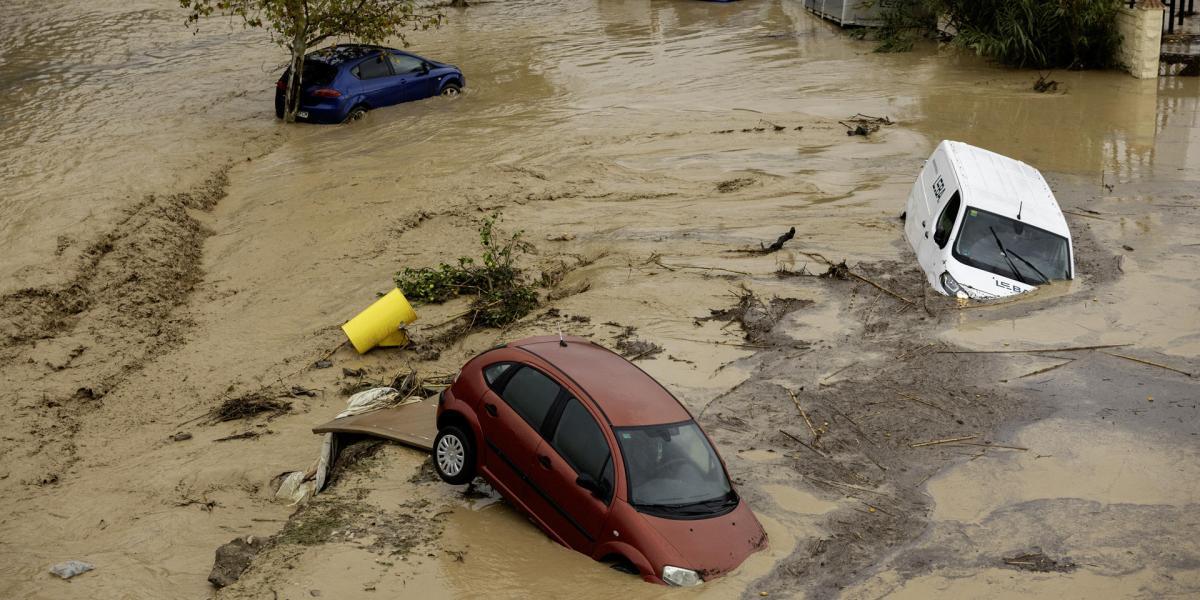 Foto: Valencia aún busca víctimas tras devastadoras inundaciones