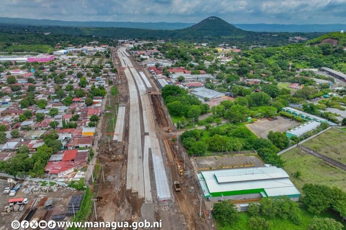 Foto: Construcción de la Pista Héroes de la Insurrección, en Managua